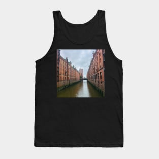 Hamburg canal speicherstadt Tank Top